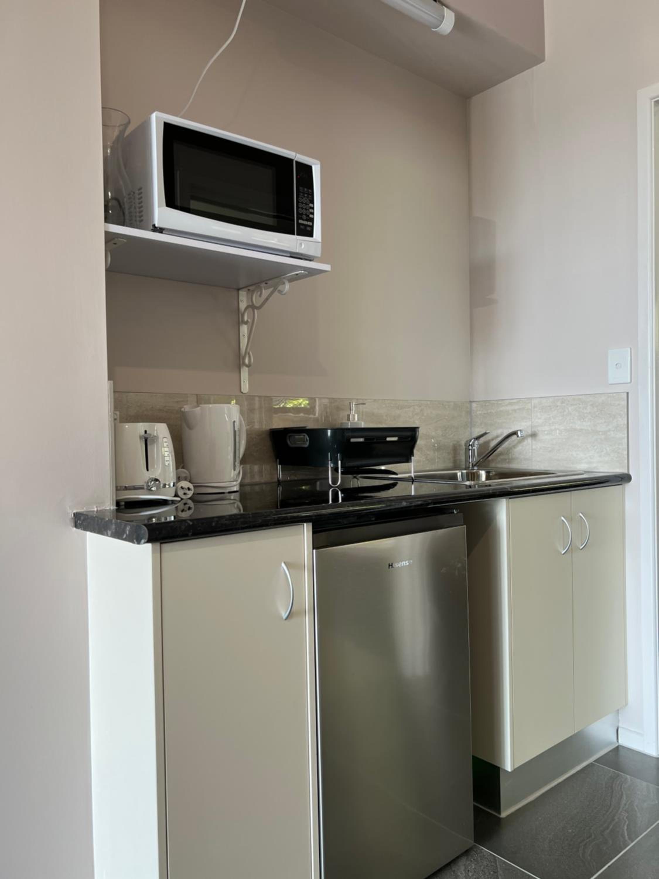 The Orchid Suite - 2 Bed 1 Bath Apartment in Cooktown