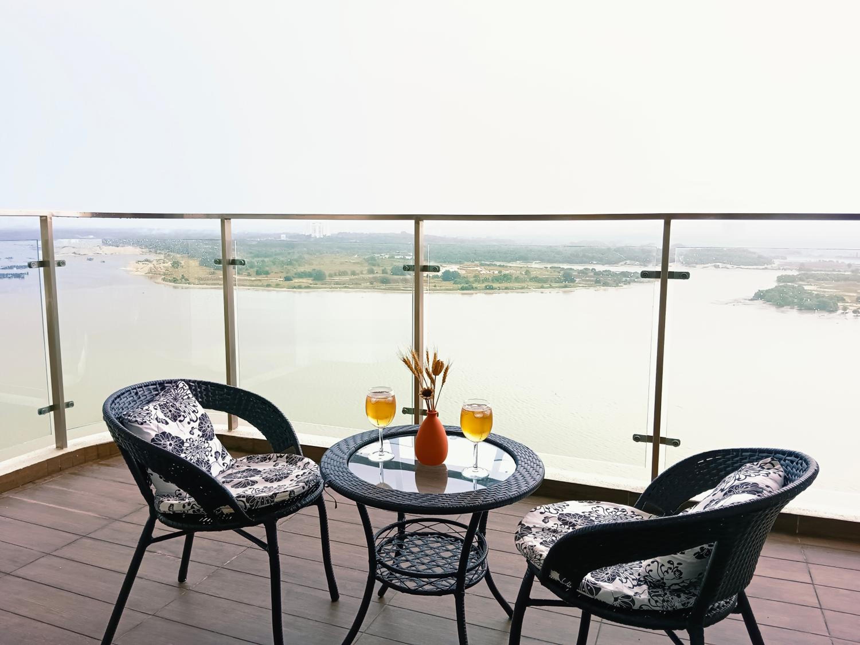 Danga Suite full Sea View, 7 min to CIQ,3BR 8 PAX, Royal stand, By Hint