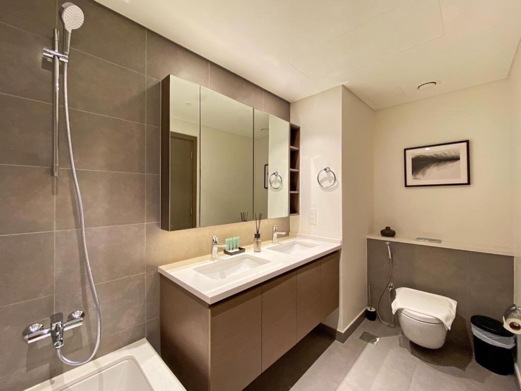 Modern Urban 3 bedroom apartment Dubai Creek Harbour