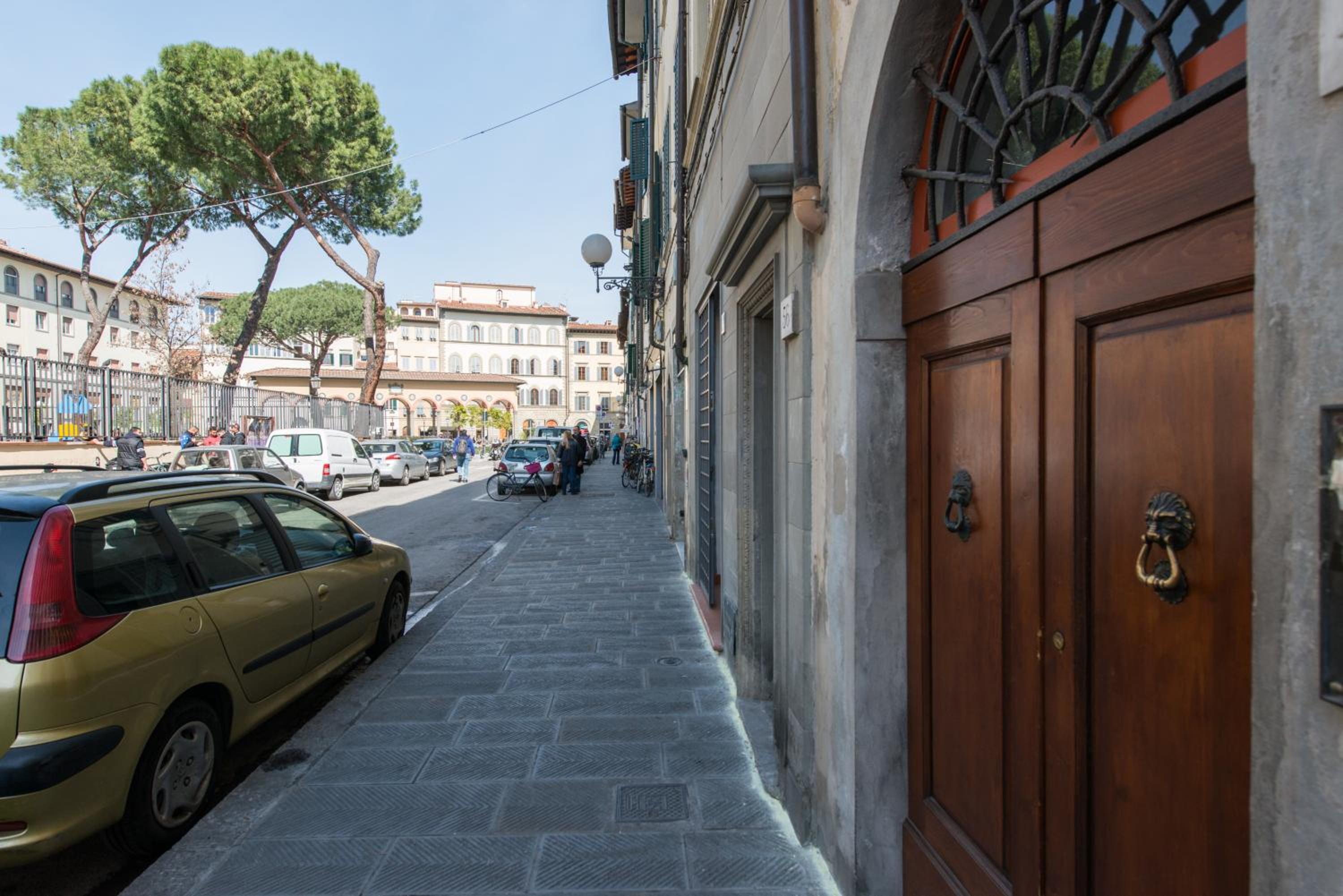 2 apartments next to a market and Piazza Santa Croce - HomeUnity