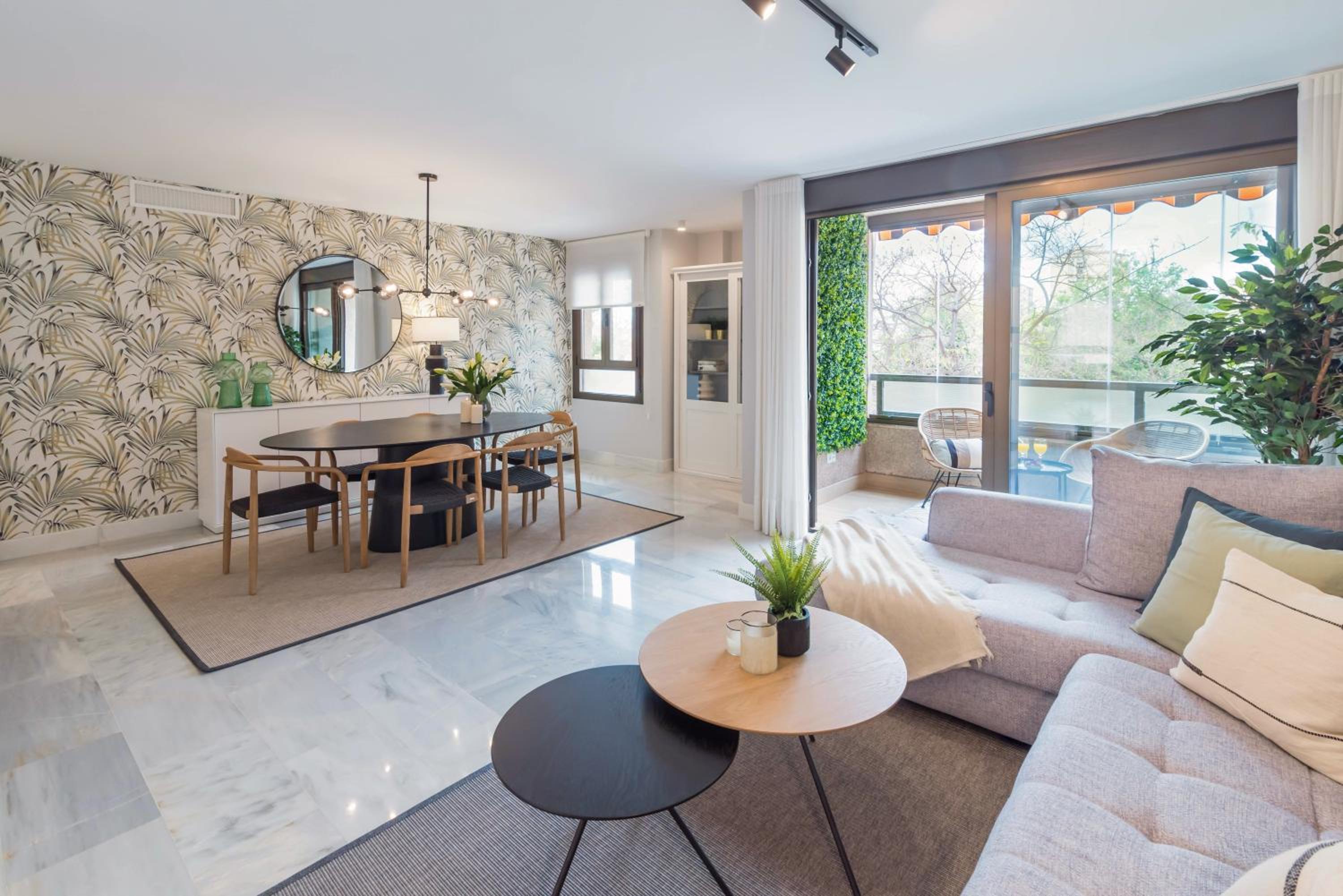 Hotel Premium Apartment & free parking by ELE Apartments - Image 1