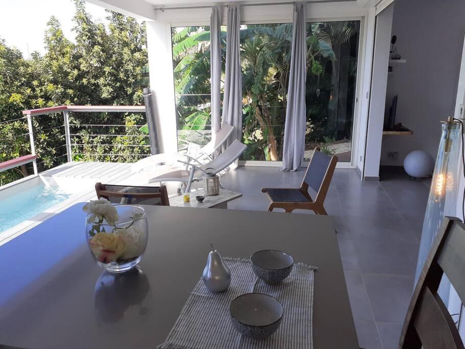 Invitation aux voyages view 3