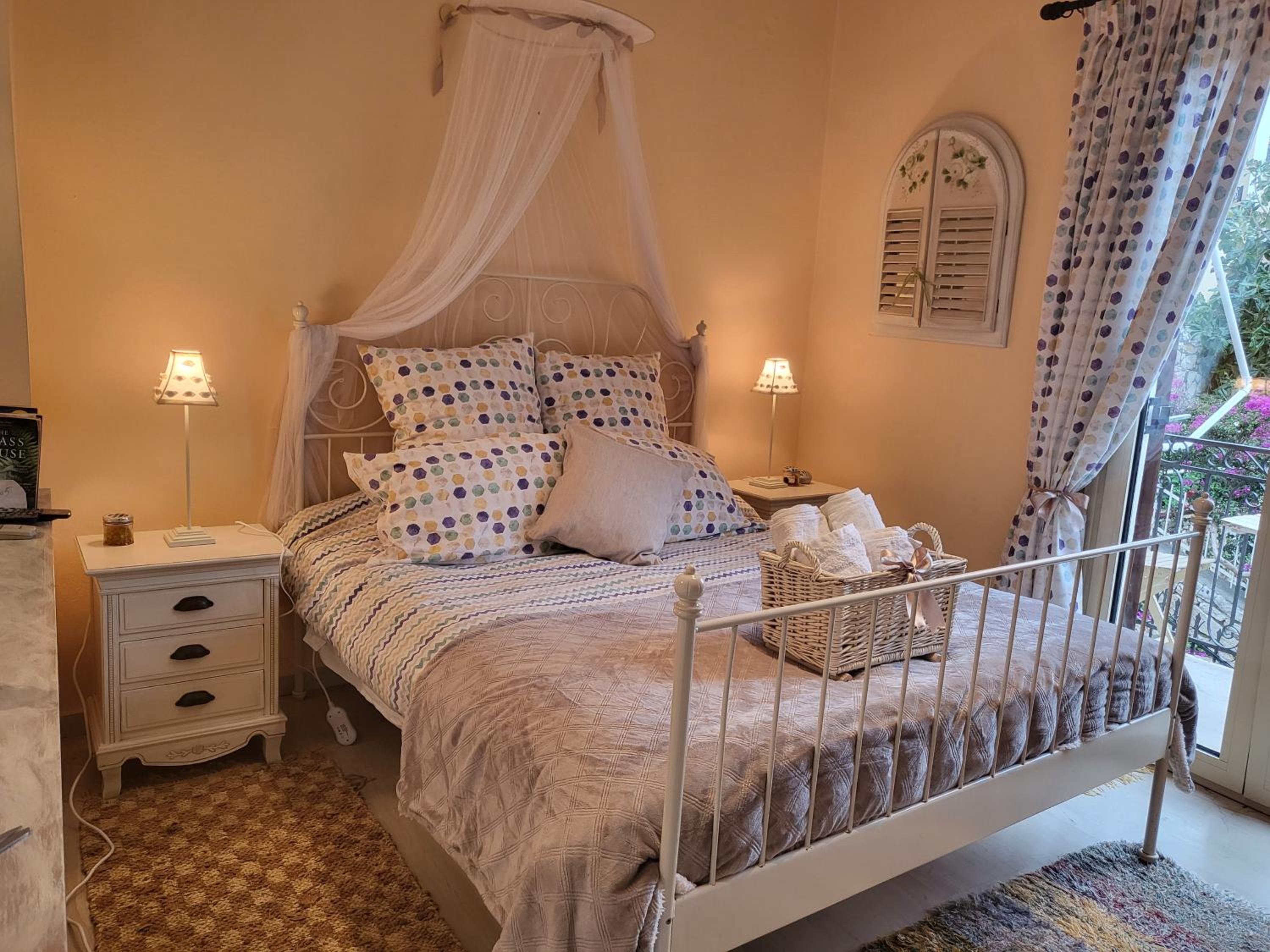 Yiannas Studio photo 2