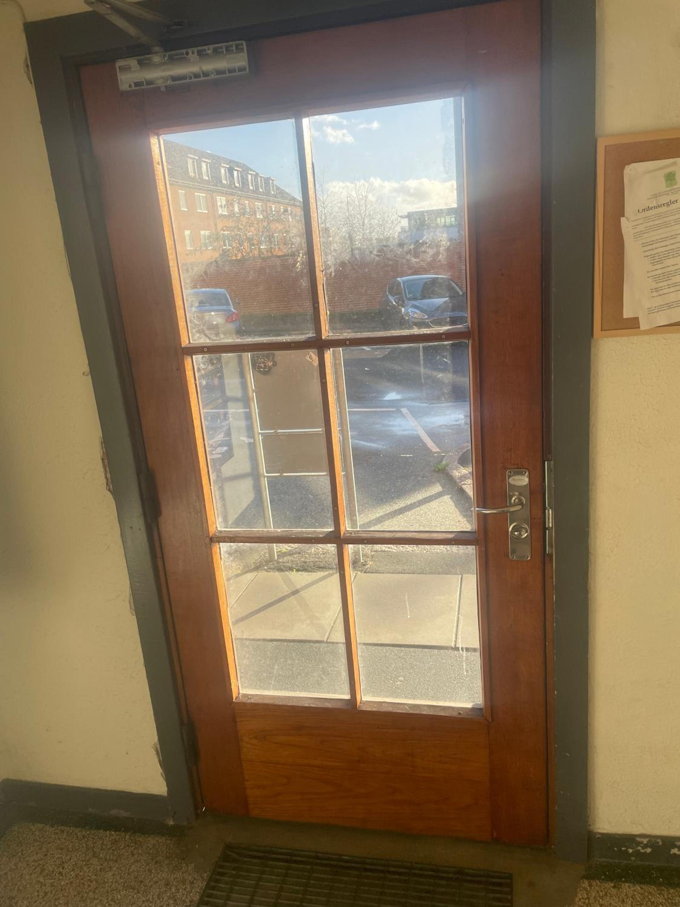 Central Apt with Parking possibility, Netflix & Near Attractions
