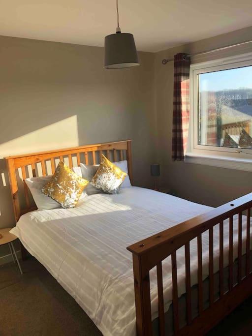 Cosy Home with Free Parking Near Edinburgh St Andrews M90 & Amazon - main view