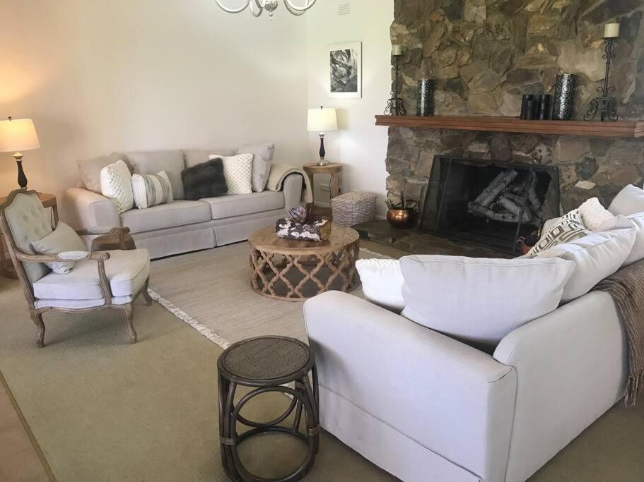 Luxe Homestay 4 BEDROOM Option at 6 O'Clock Shadows
