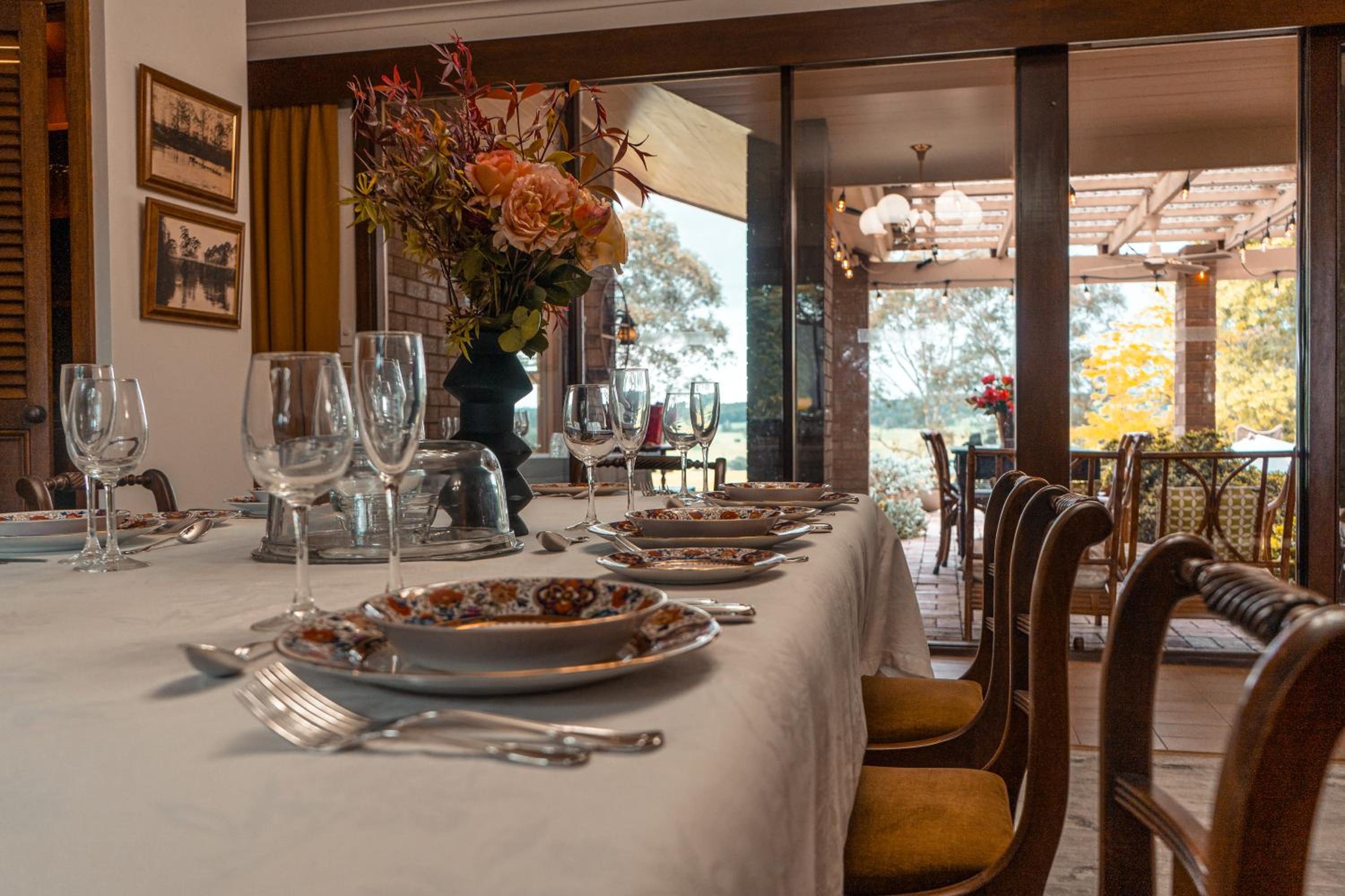 Luxe Homestay 4 BEDROOM Option at 6 O'Clock Shadows