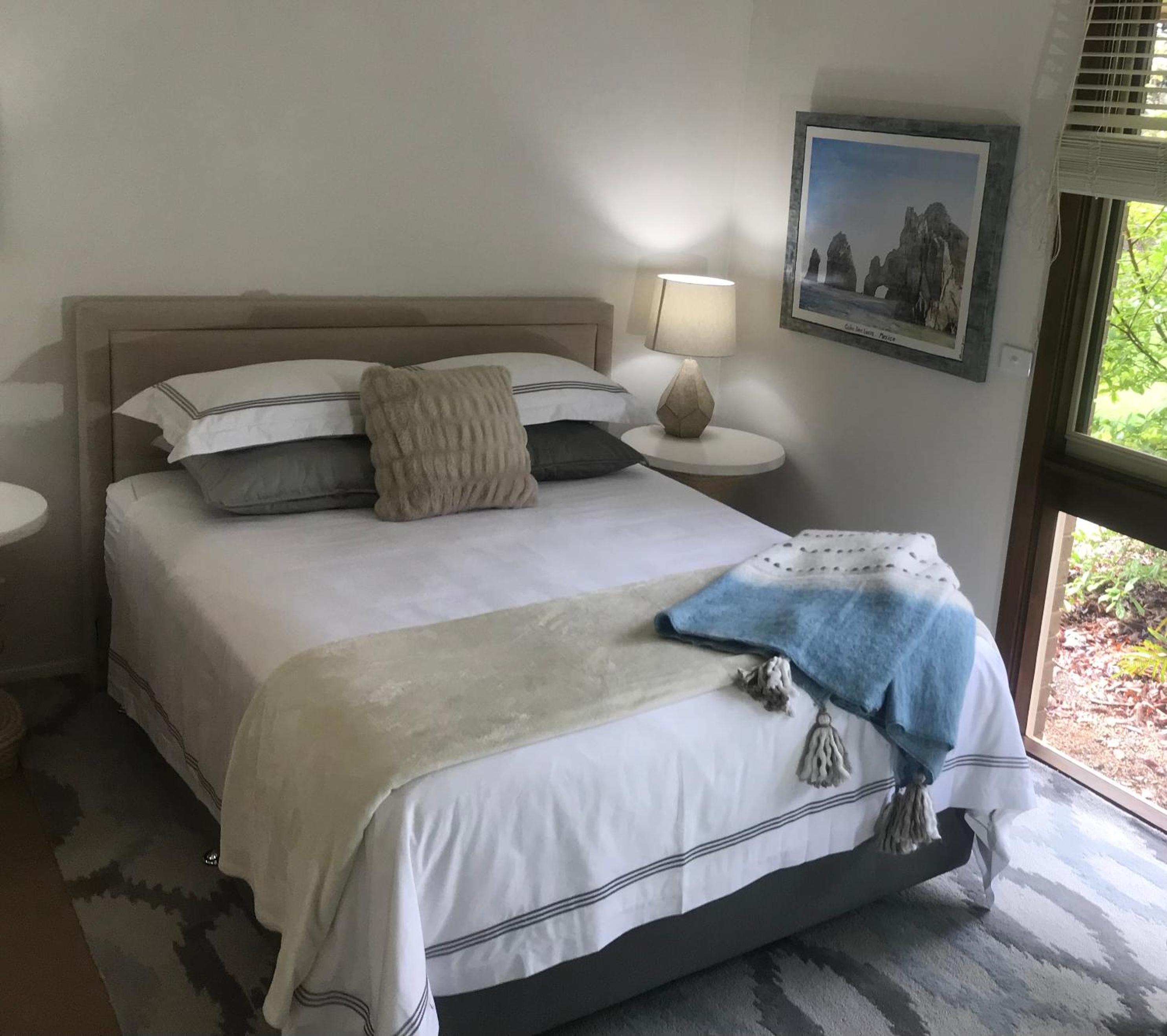 Luxe Homestay 4 BEDROOM Option at 6 O'Clock Shadows