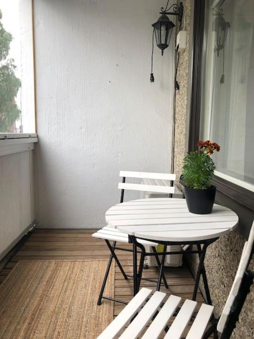 Lovely two room unit with free parking view 2