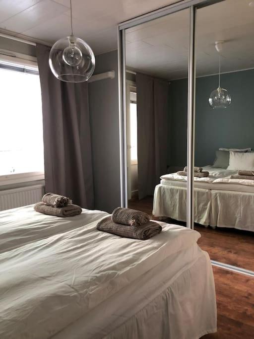 Lovely two room unit with free parking view 5