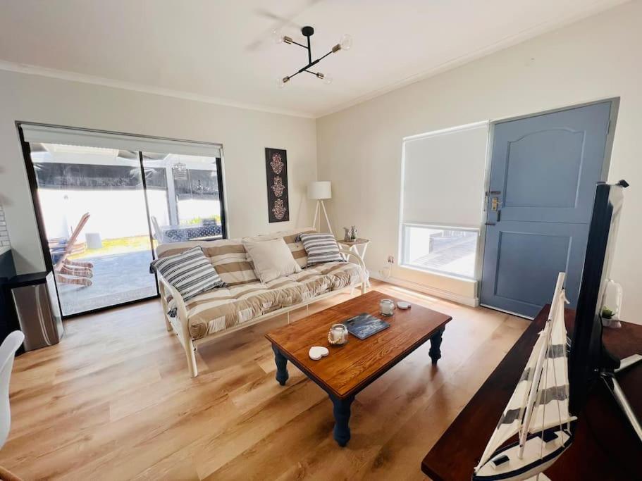 Adorable 2 Bedroom Cottage with spacious veranda view 4