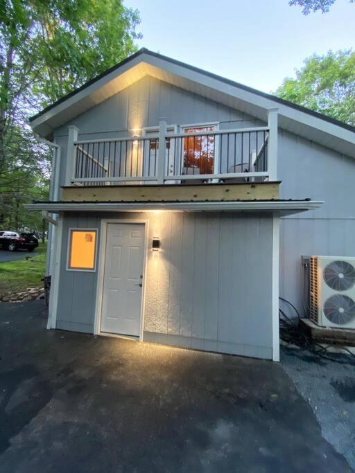 Hotel Modern Home Near Lake W Hottub, Game Room, Fireplace