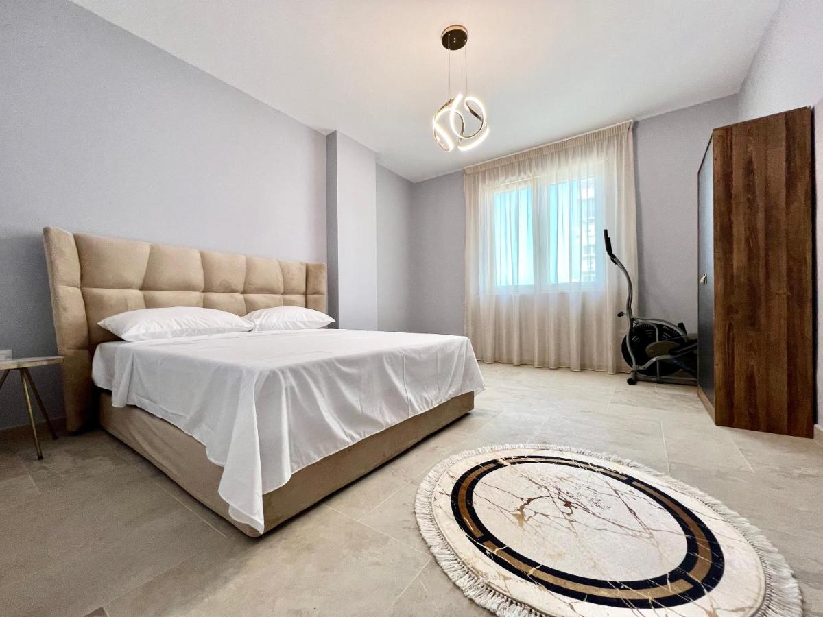 In City Centre DeLux Apartment photo 1