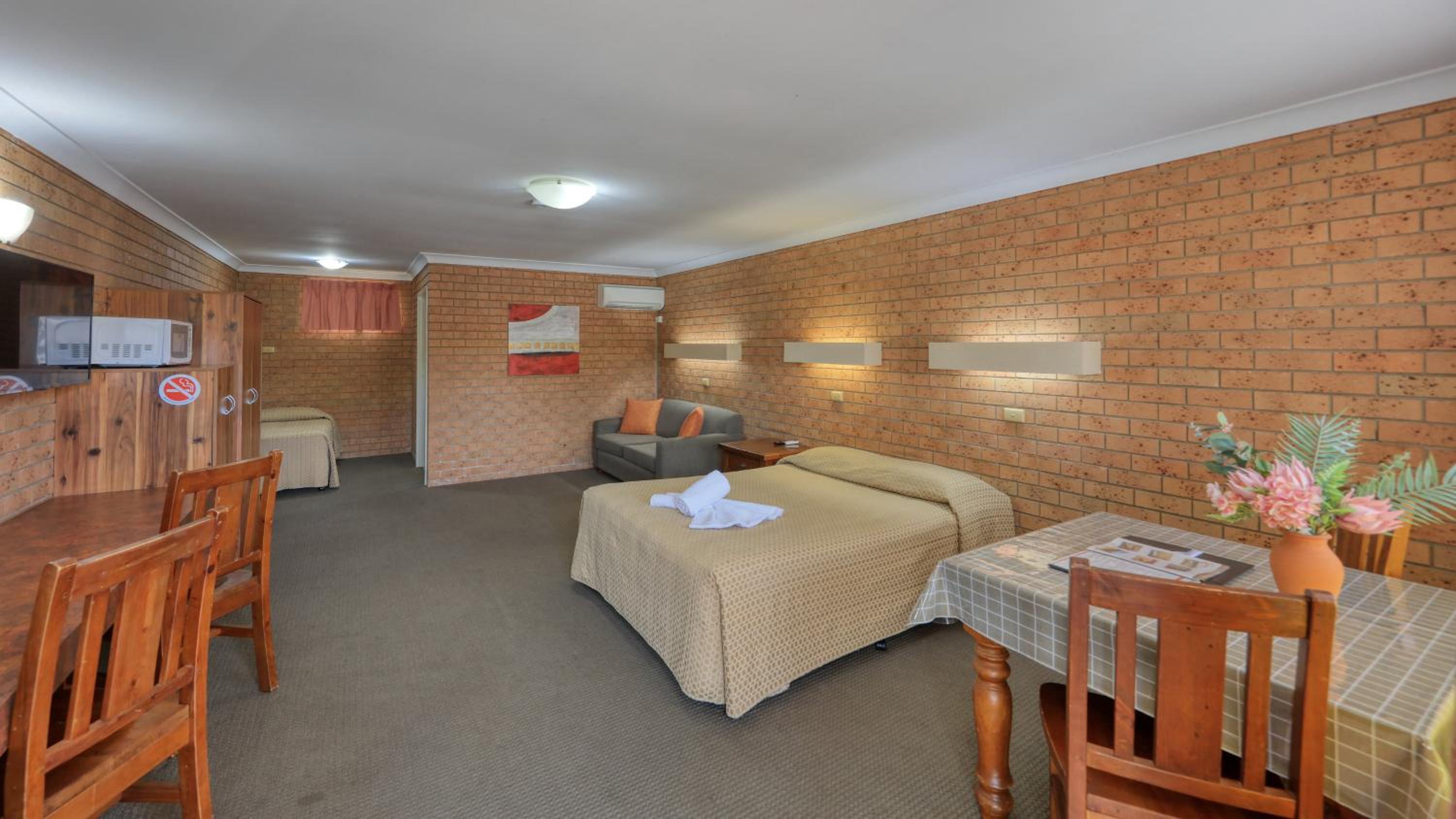 James Street Motor Inn