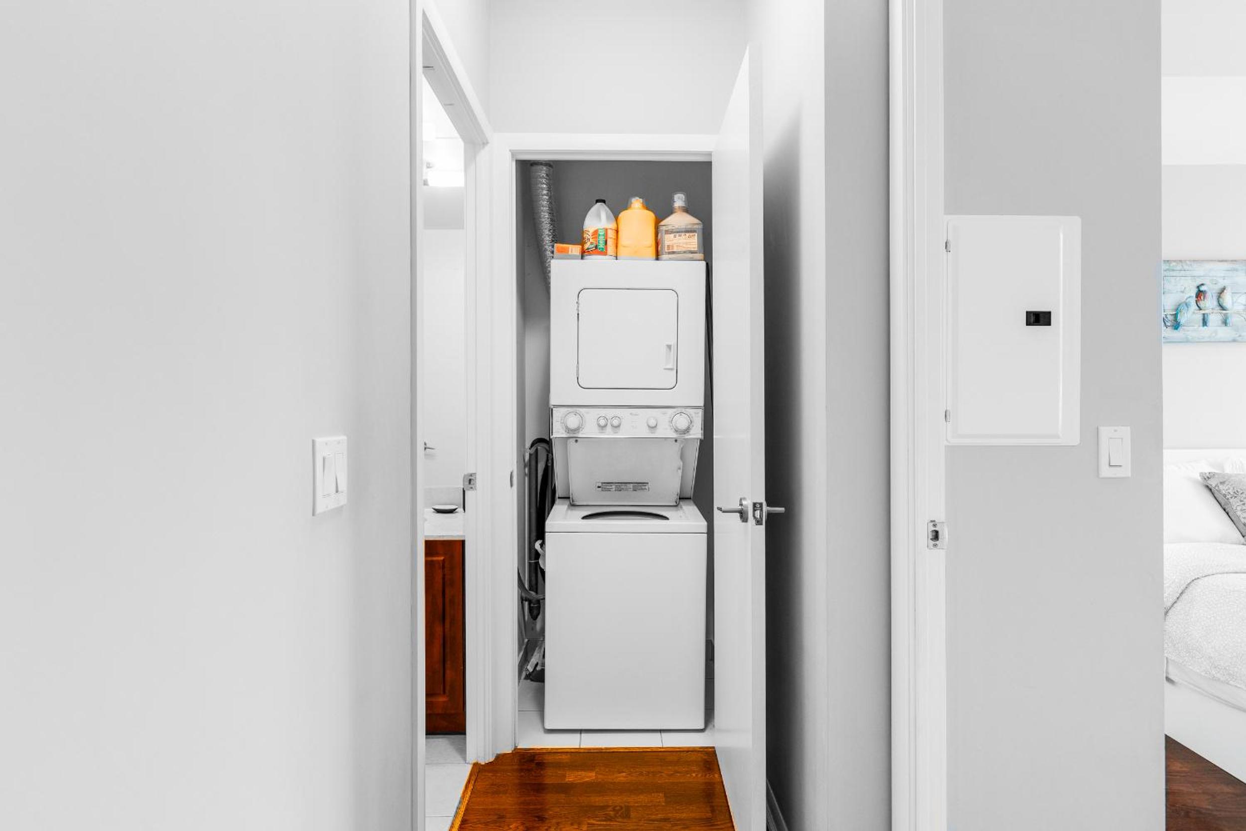 AOC Suites - High-Rise Condo - City View