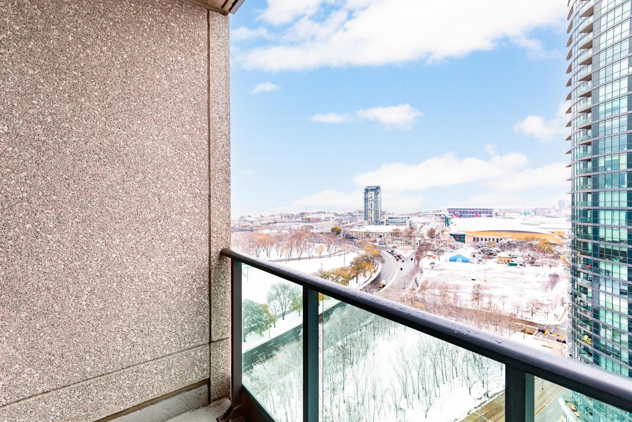 AOC Suites - High-Rise Condo - City View