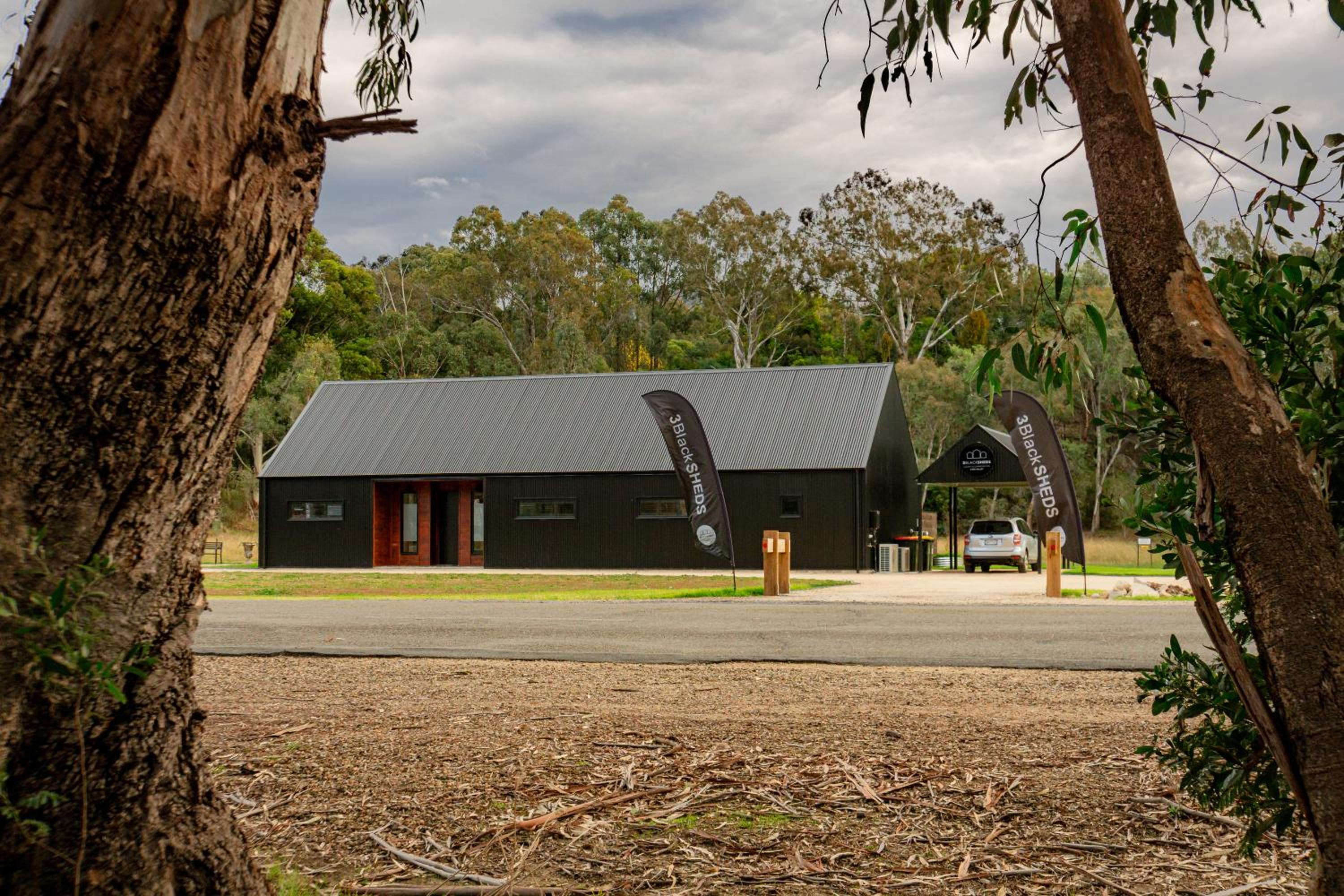 3BlackSHEDS