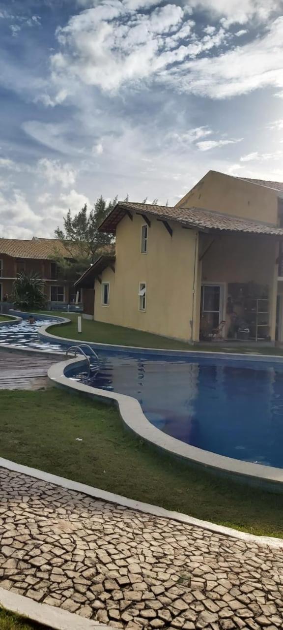 Village em Condomínio c/ piscina e acesso a praia