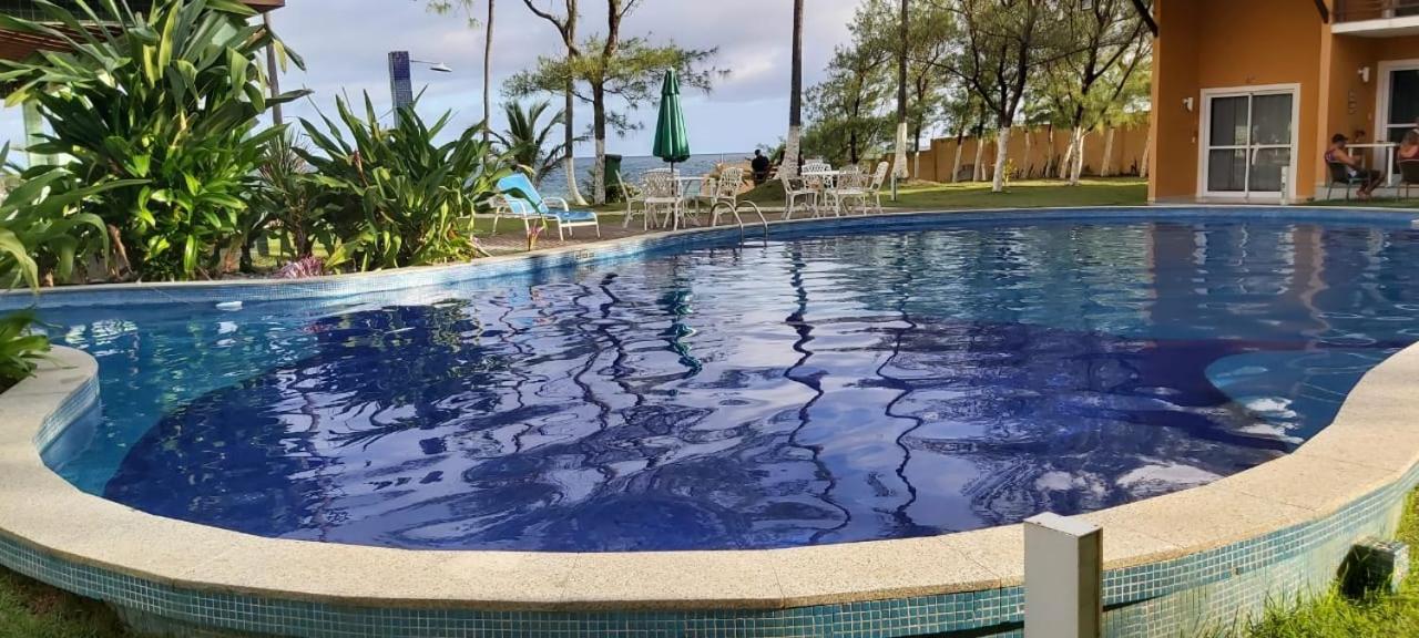 Village em Condomínio c/ piscina e acesso a praia