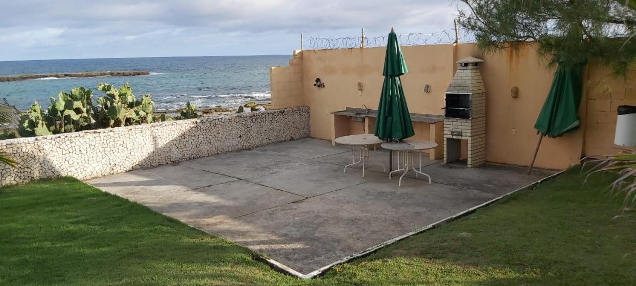 Village em Condomínio c/ piscina e acesso a praia