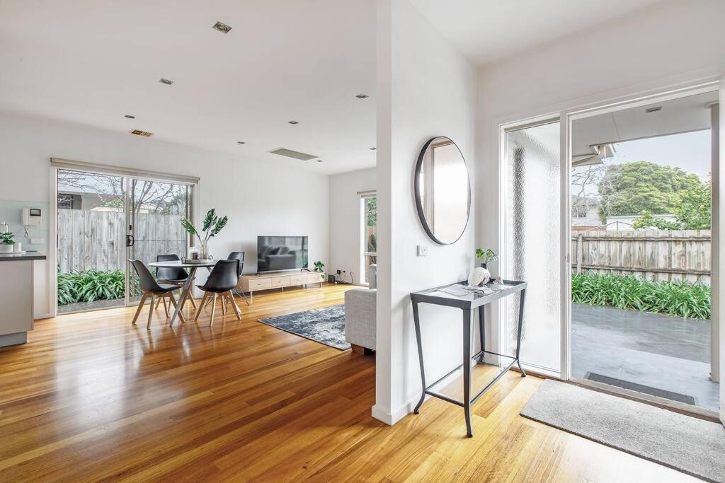 East Brighton Townhouse by Ready Set Host
