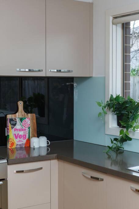 East Brighton Townhouse by Ready Set Host