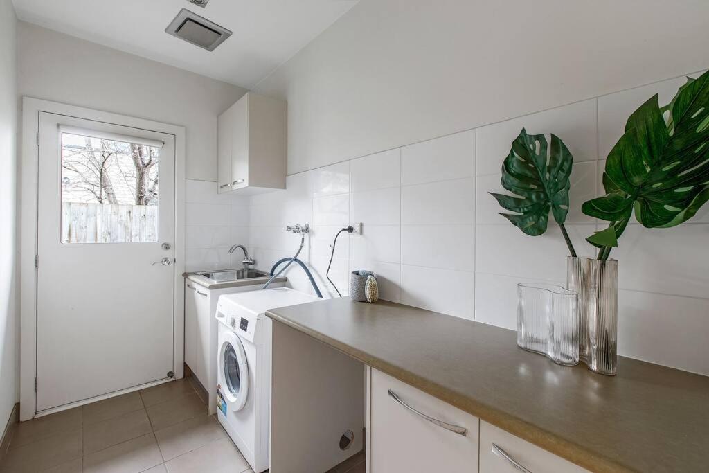 East Brighton Townhouse by Ready Set Host