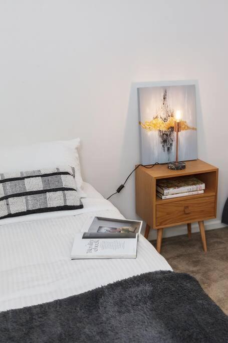 East Brighton Townhouse by Ready Set Host
