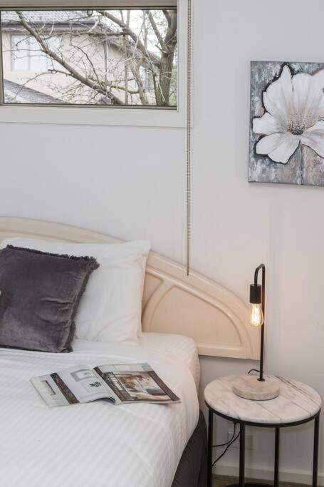 East Brighton Townhouse by Ready Set Host