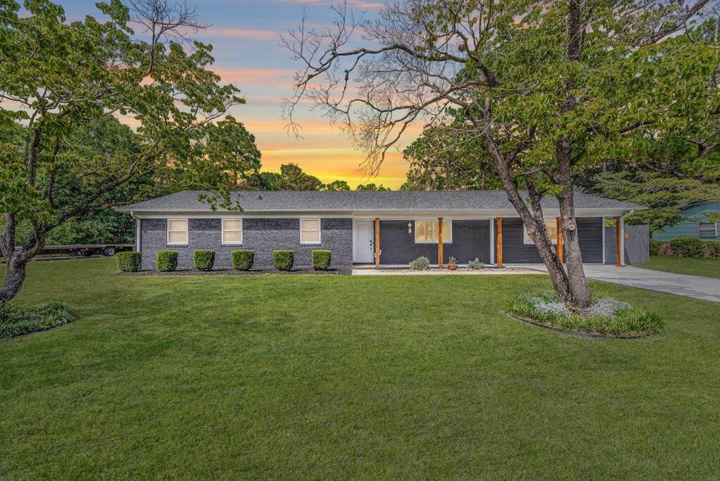 Hotel House of Kaktos located in Central Wilmington. Sleeps 8 - Image 1