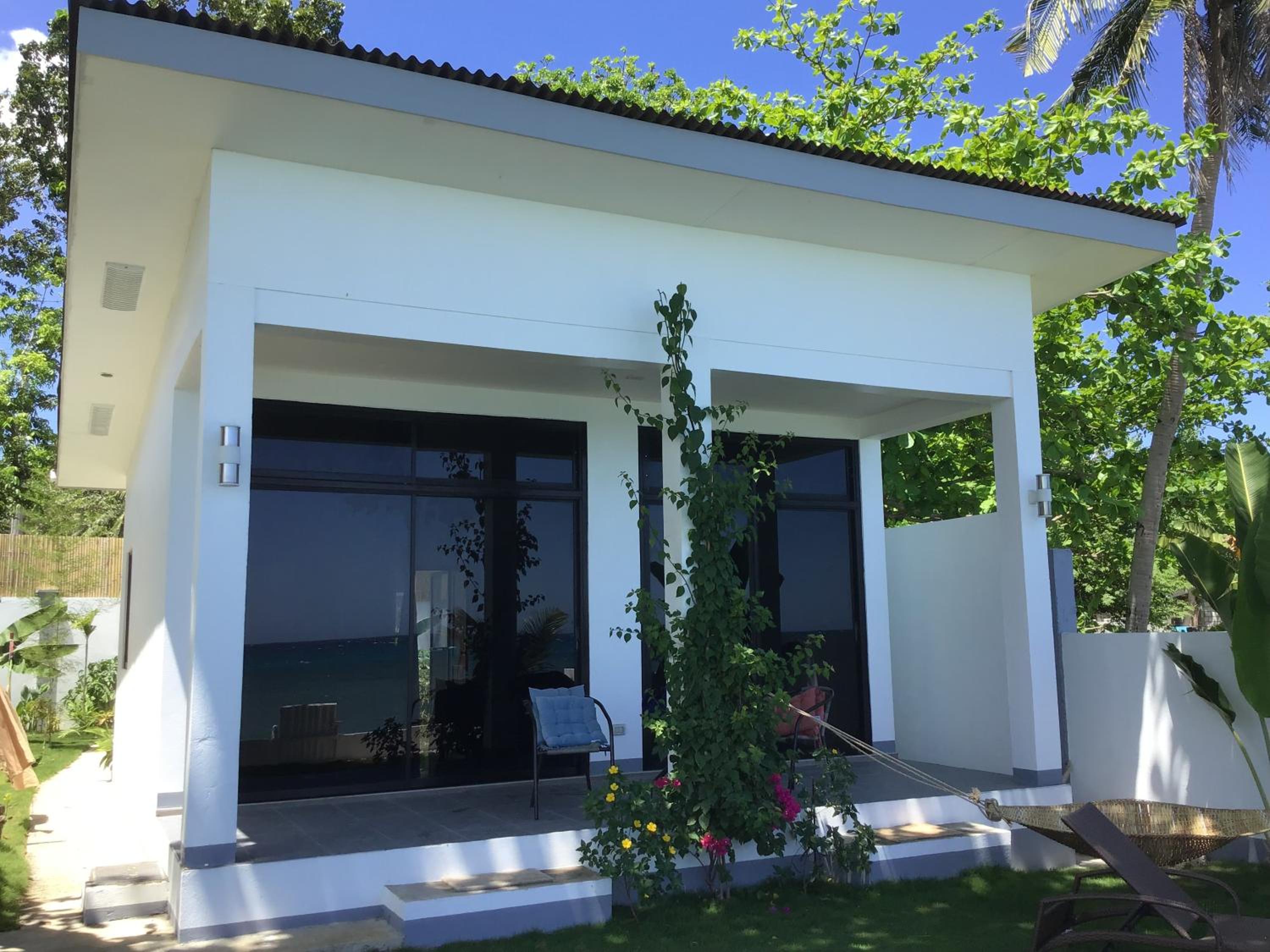 BambooBeachVilla1 AC New OCEANFRONT POOL sunsetview garden kitchen SATELLITE STARLINK WI-FI view 3