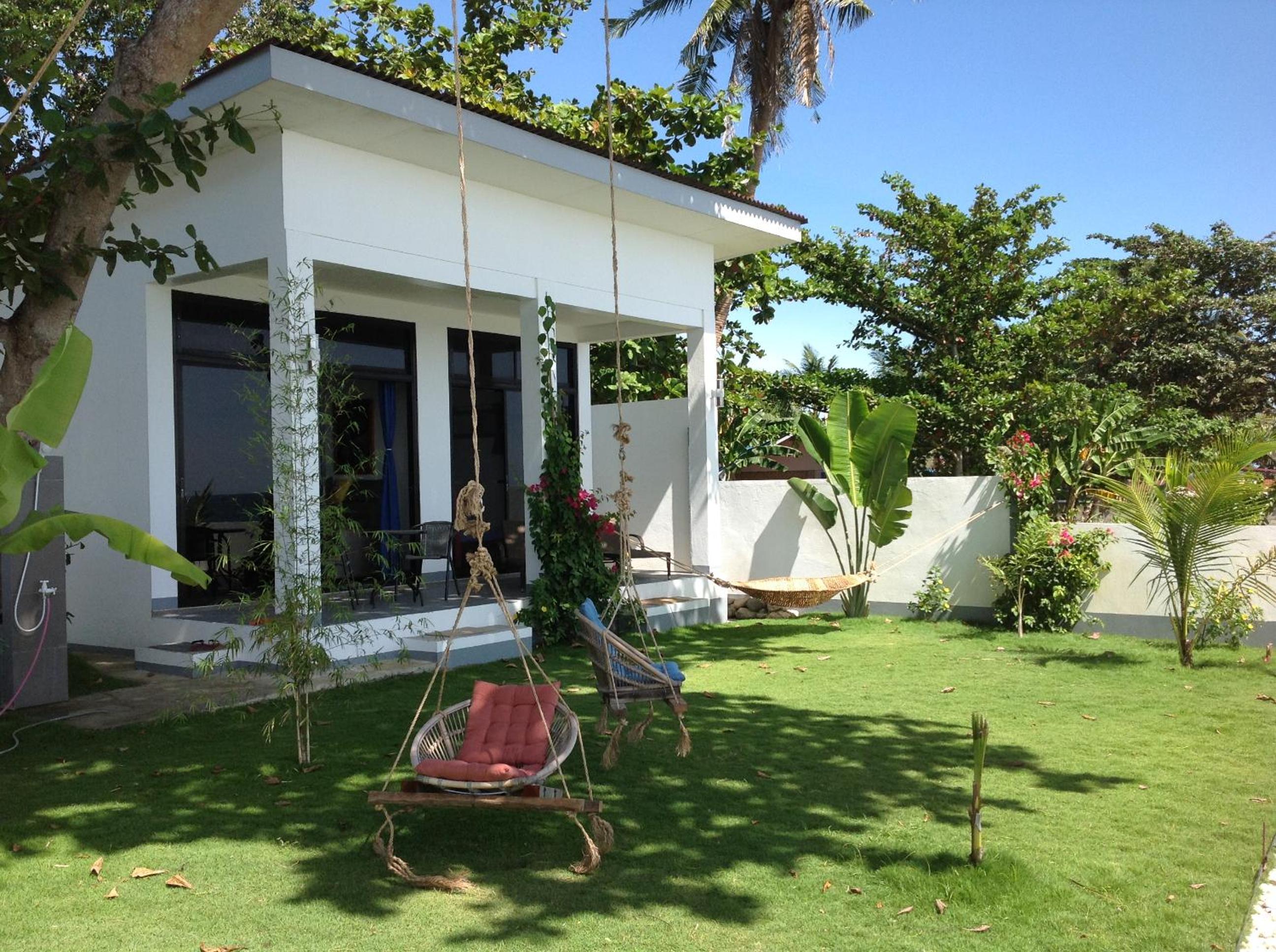 BambooBeachVilla1 AC New OCEANFRONT POOL sunsetview garden kitchen SATELLITE STARLINK WI-FI view 2