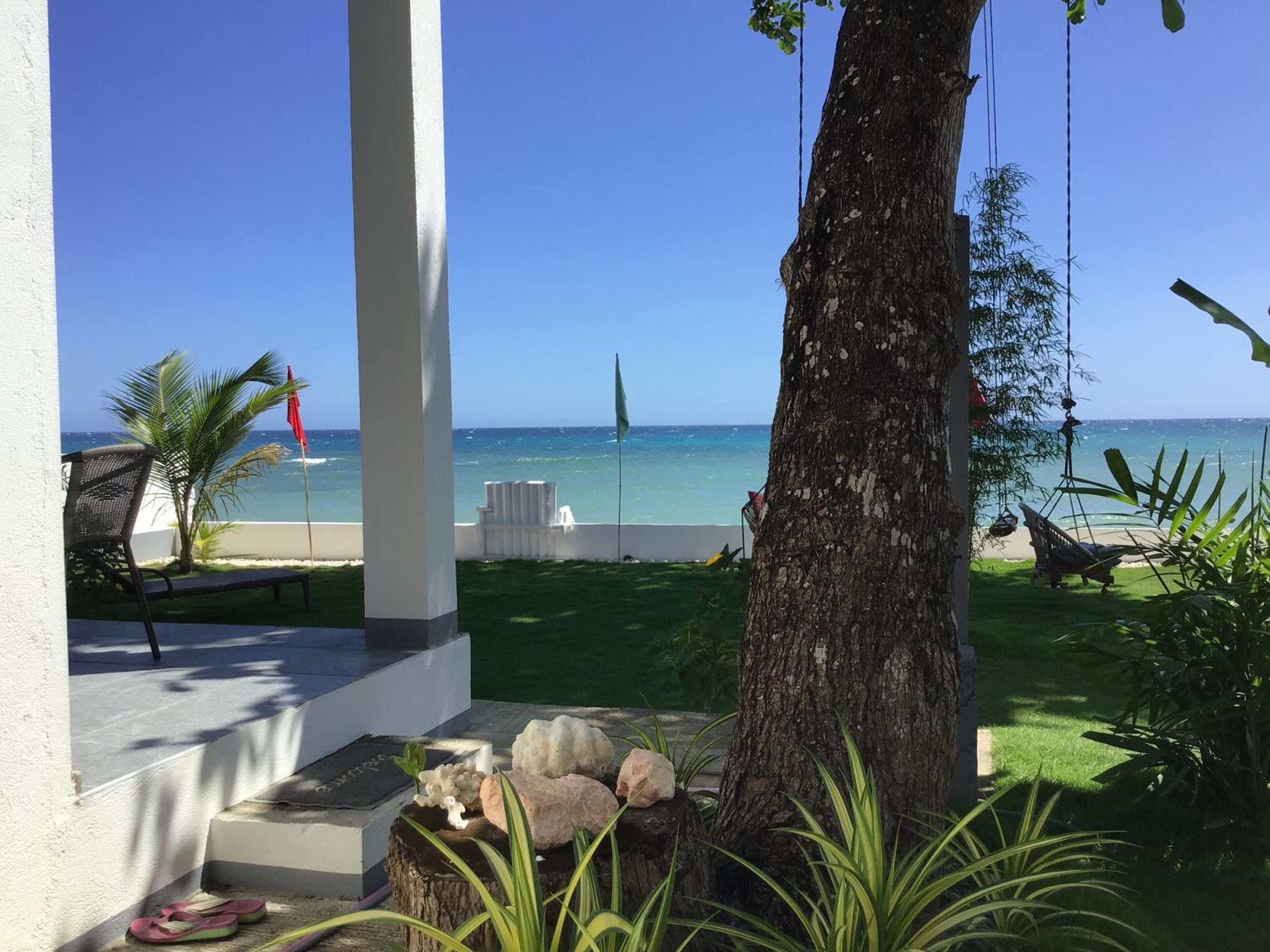 BambooBeachVilla1 AC New OCEANFRONT POOL sunsetview garden kitchen SATELLITE STARLINK WI-FI view 4