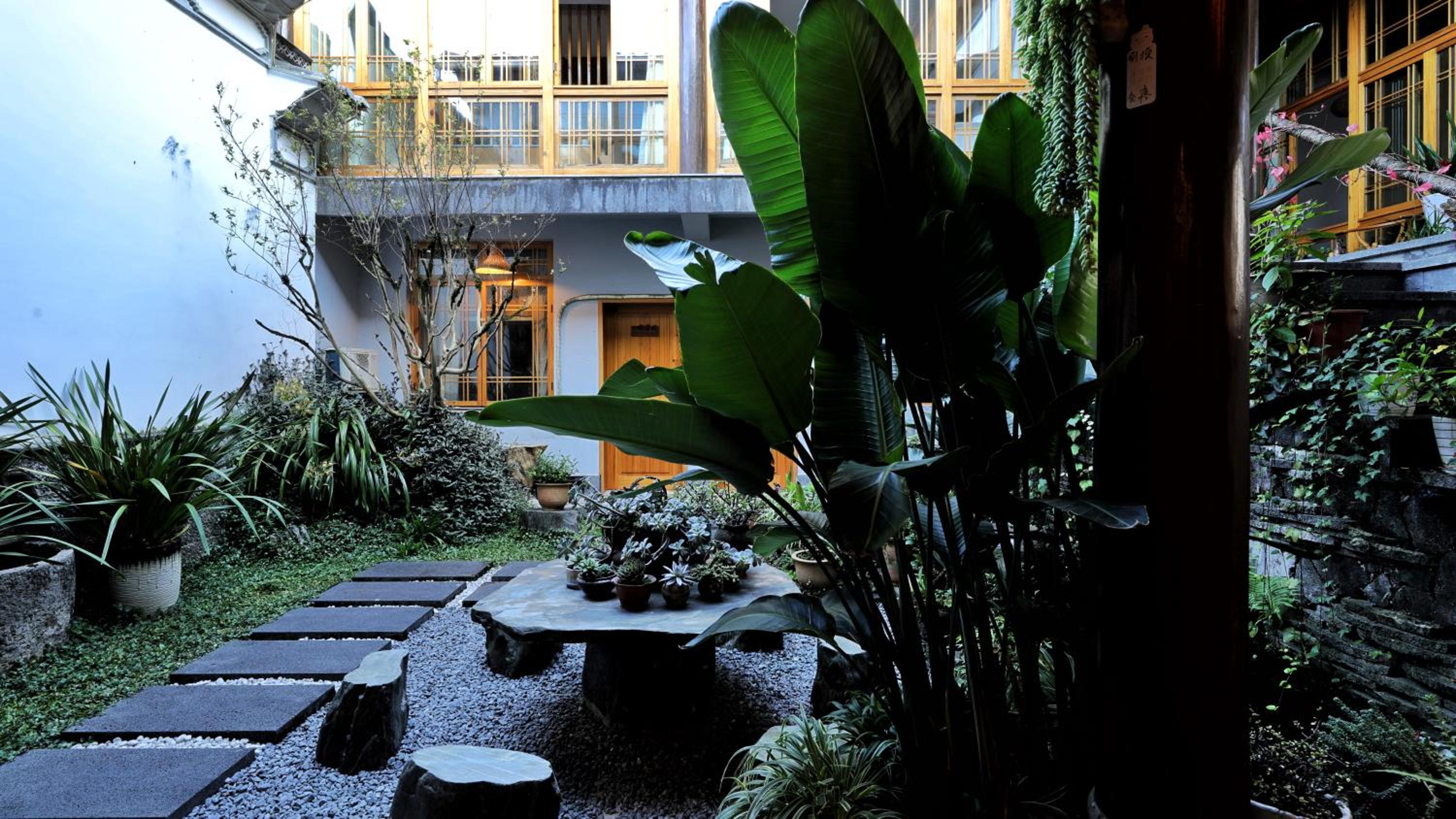 Shan Ju Qiu Ming Floral Hotel in Tengchong 花筑 腾冲山居秋暝精品客栈