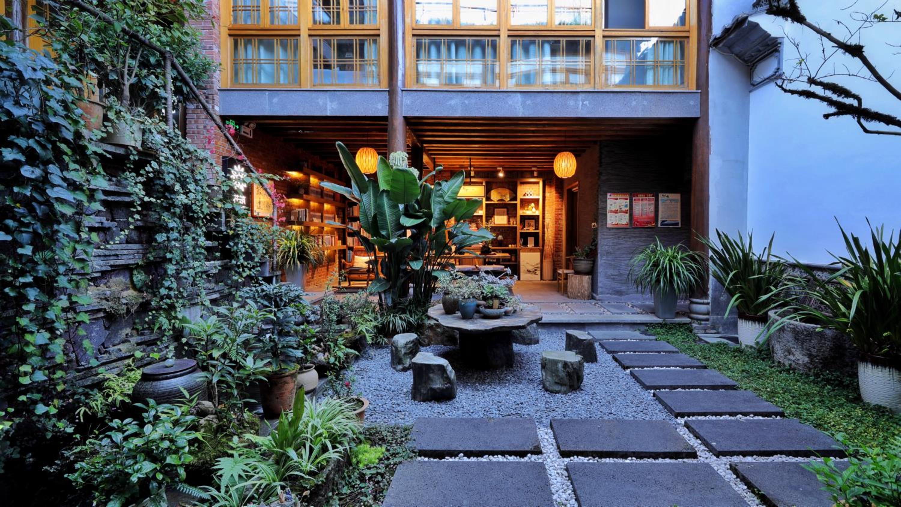 Shan Ju Qiu Ming Floral Hotel in Tengchong 花筑 腾冲山居秋暝精品客栈