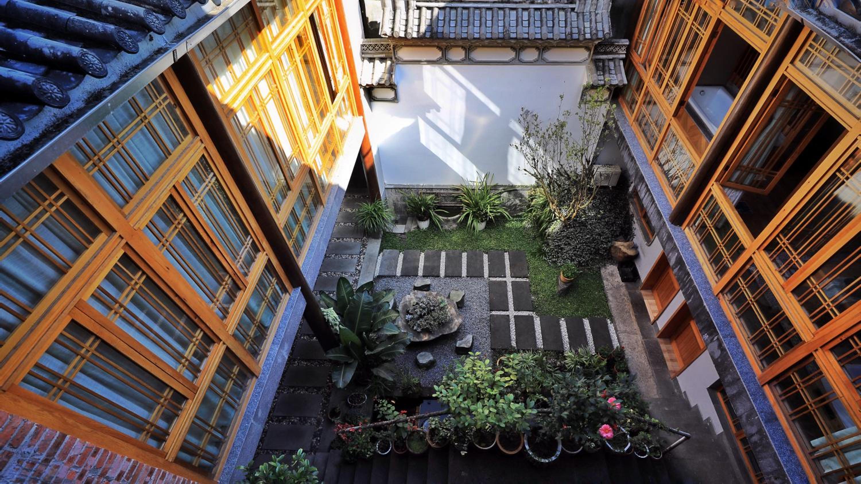 Shan Ju Qiu Ming Floral Hotel in Tengchong 花筑 腾冲山居秋暝精品客栈