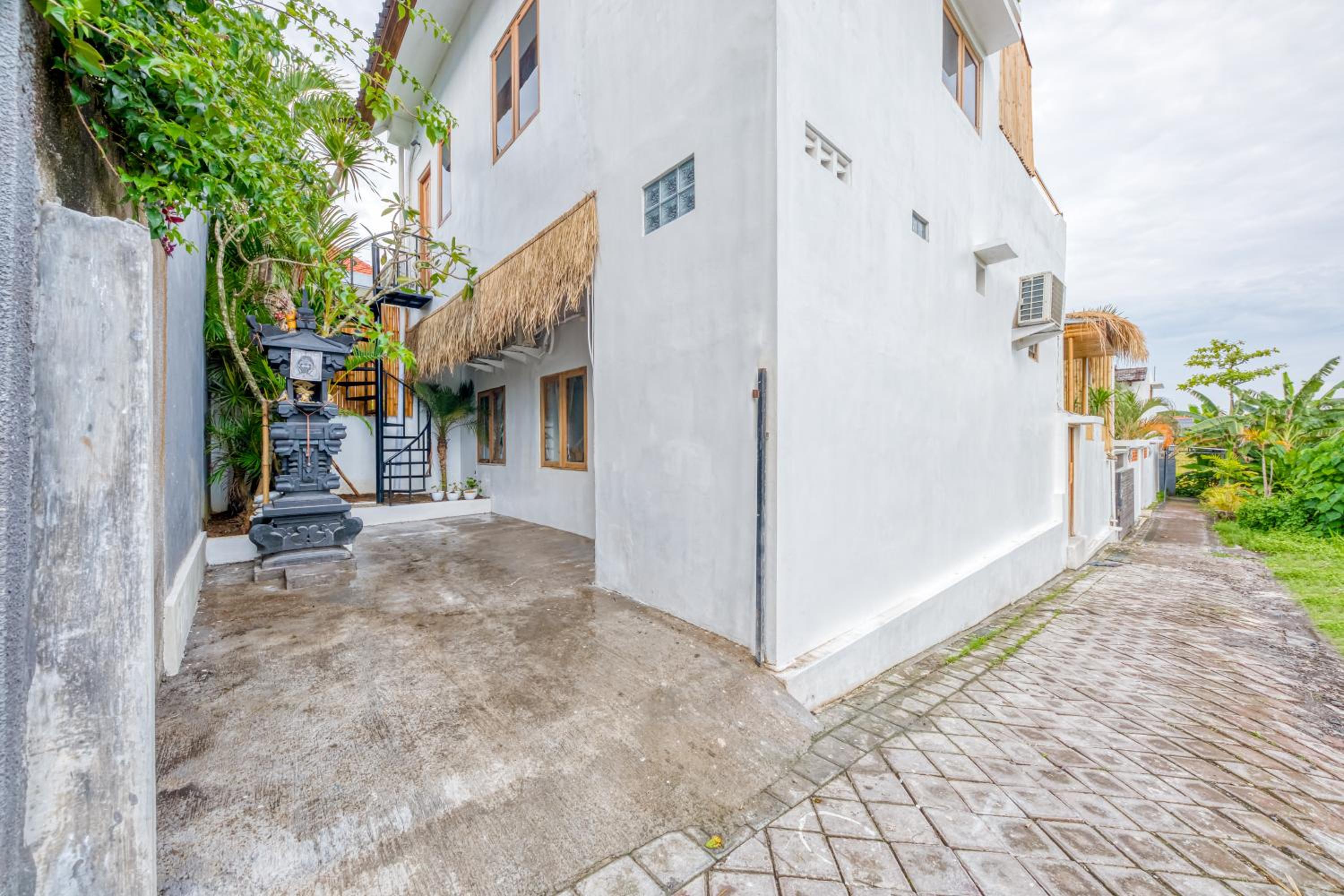 Hotel Amora Villa Canggu - Image 1