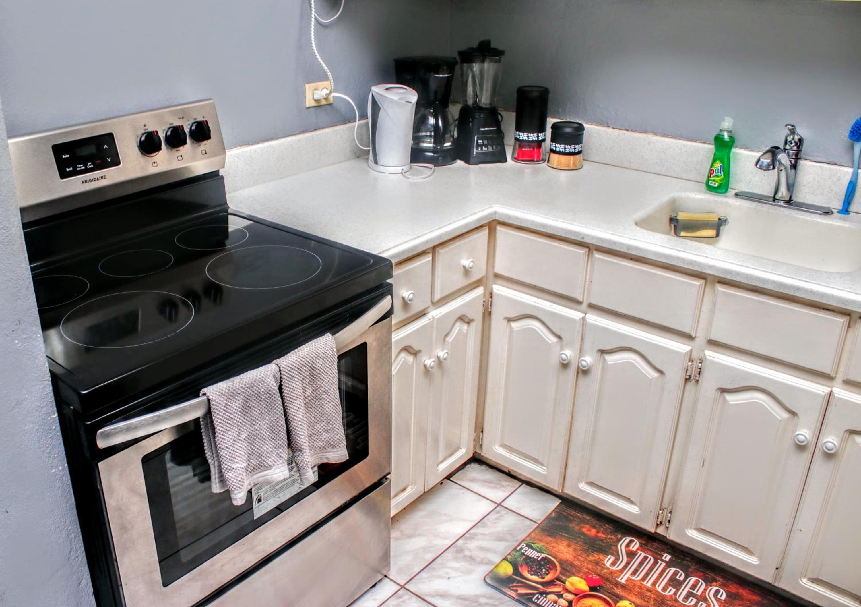 Crystoural Apartment Liguanea Sovereign Apt - 2 Bedrooms, 3 Beds, Host 4 Guest- Kingston! view 2