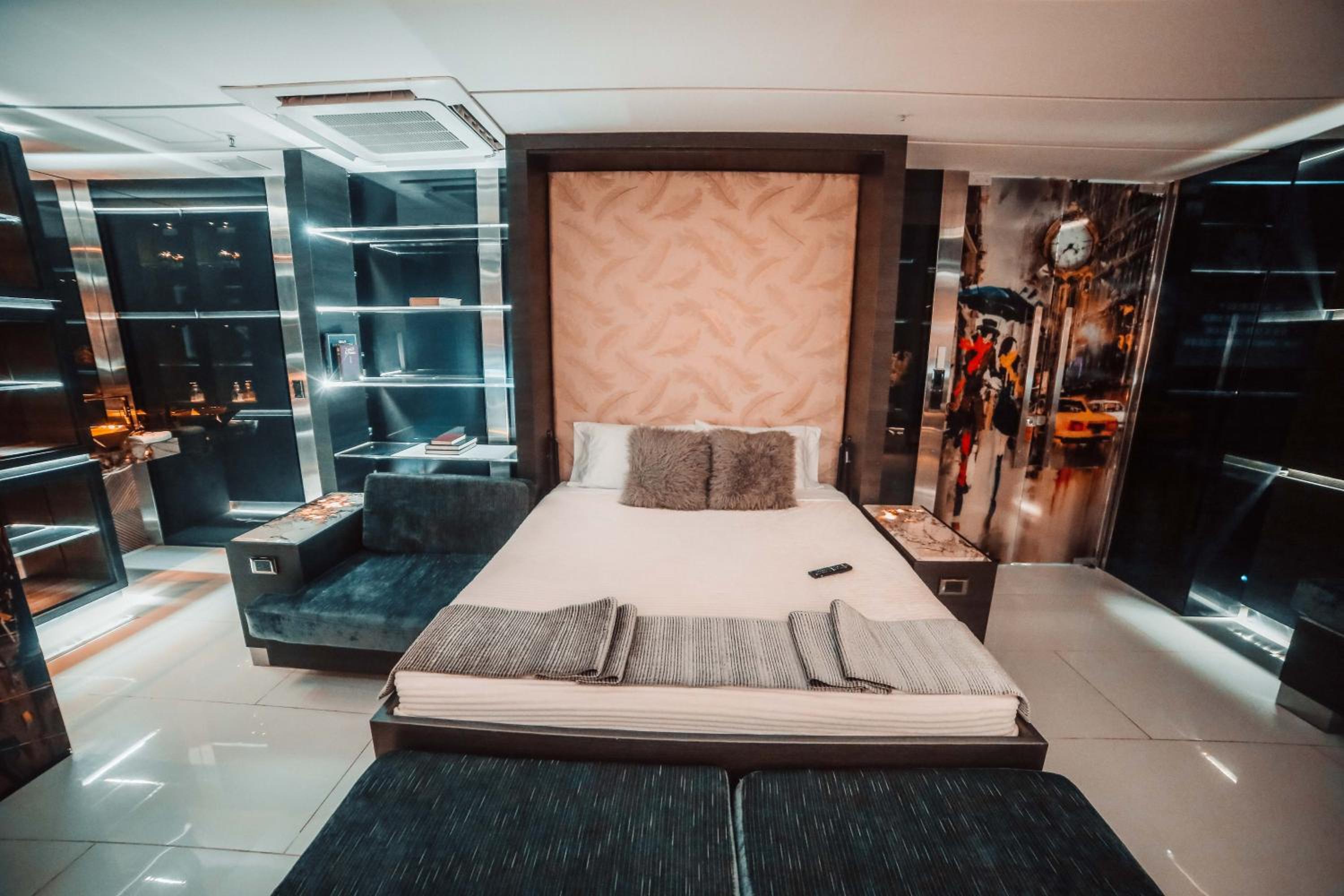 1Million Luxury Suites
