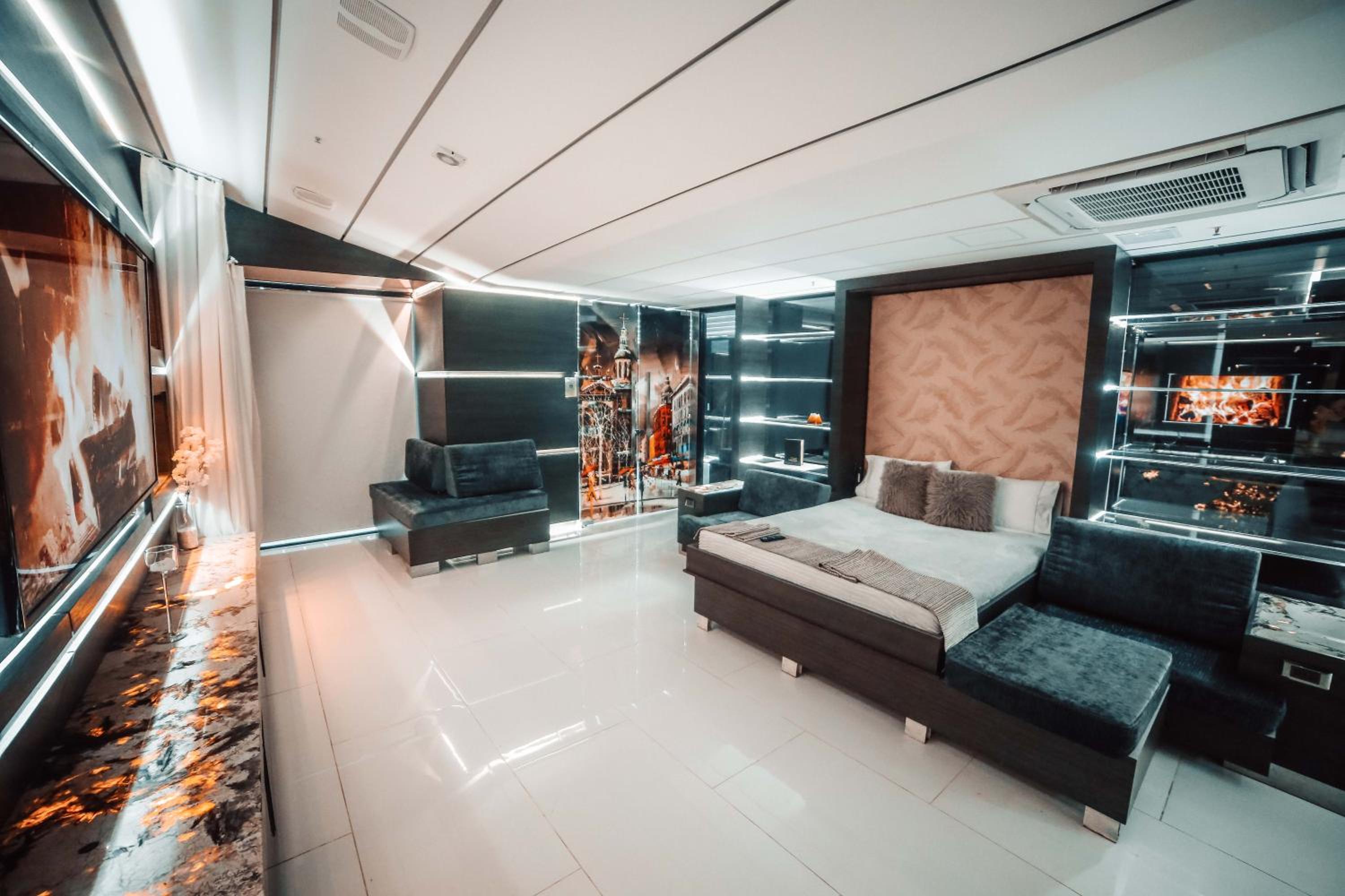1Million Luxury Suites