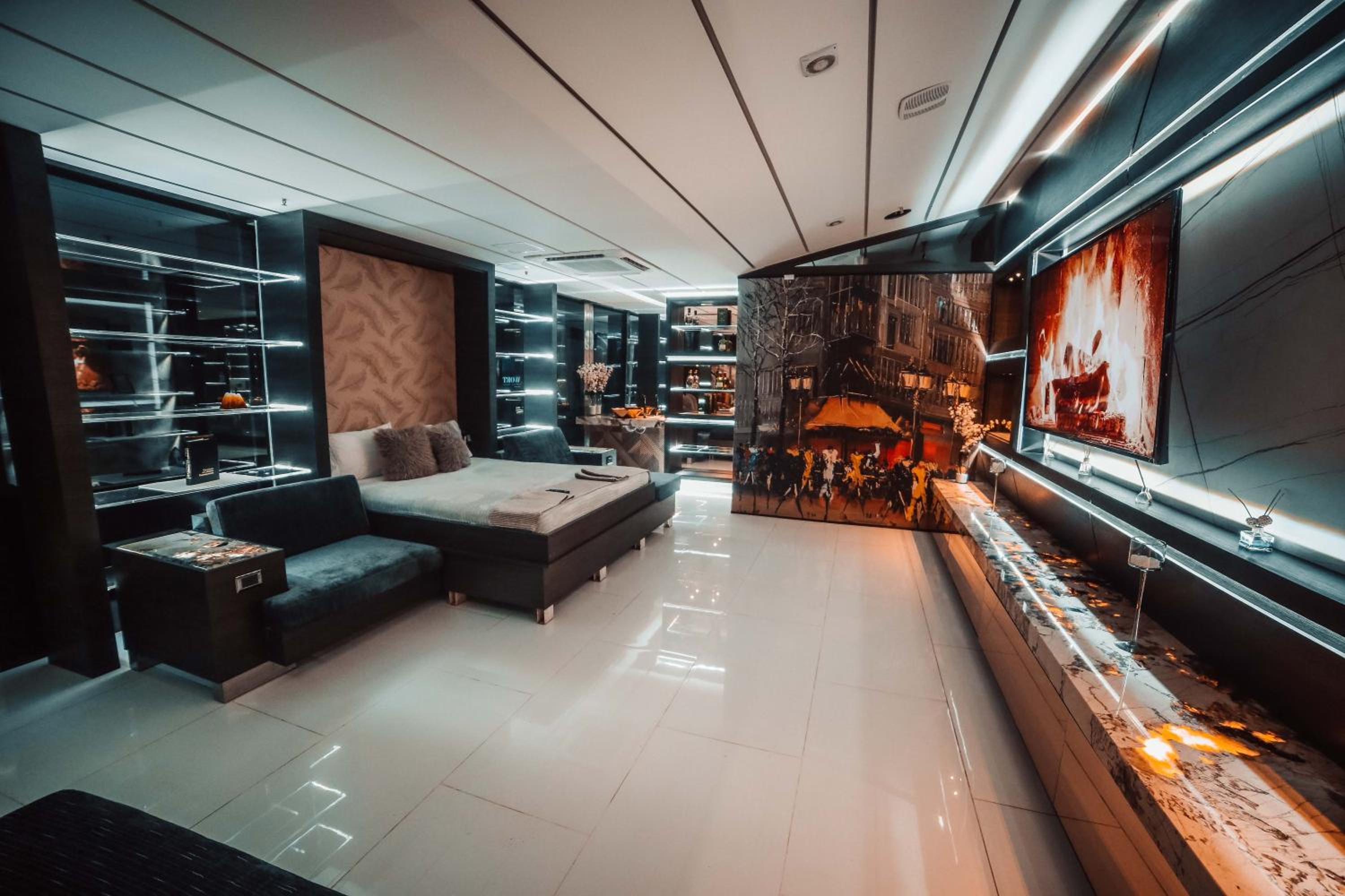 1Million Luxury Suites