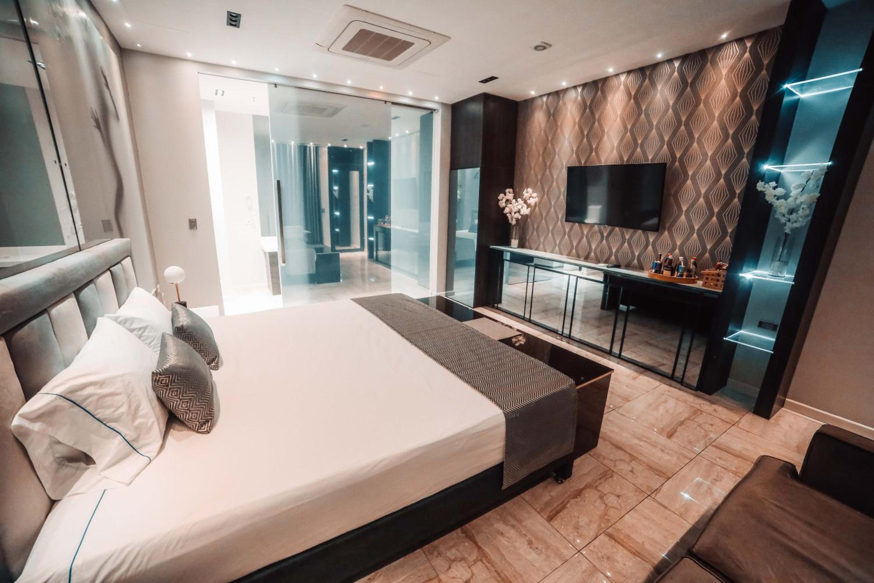 1Million Luxury Suites