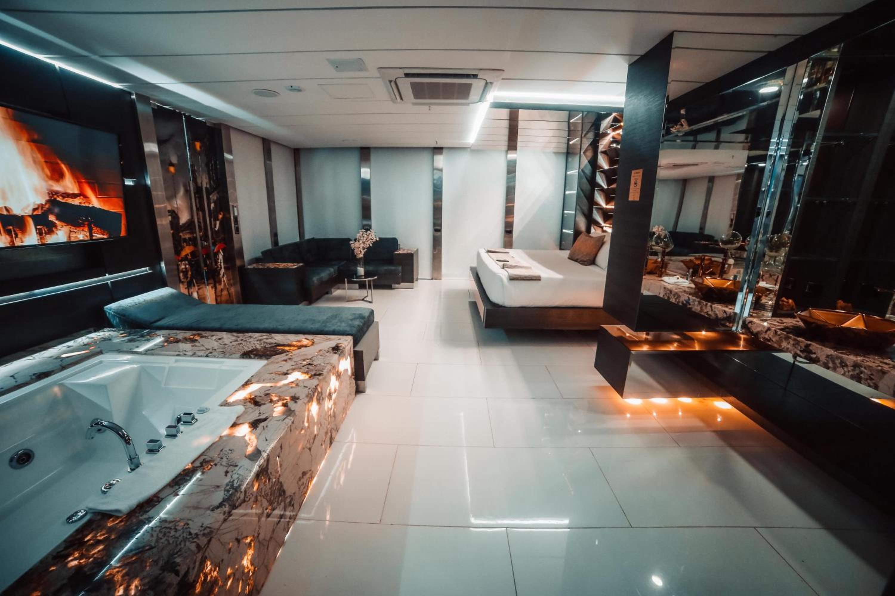 1Million Luxury Suites