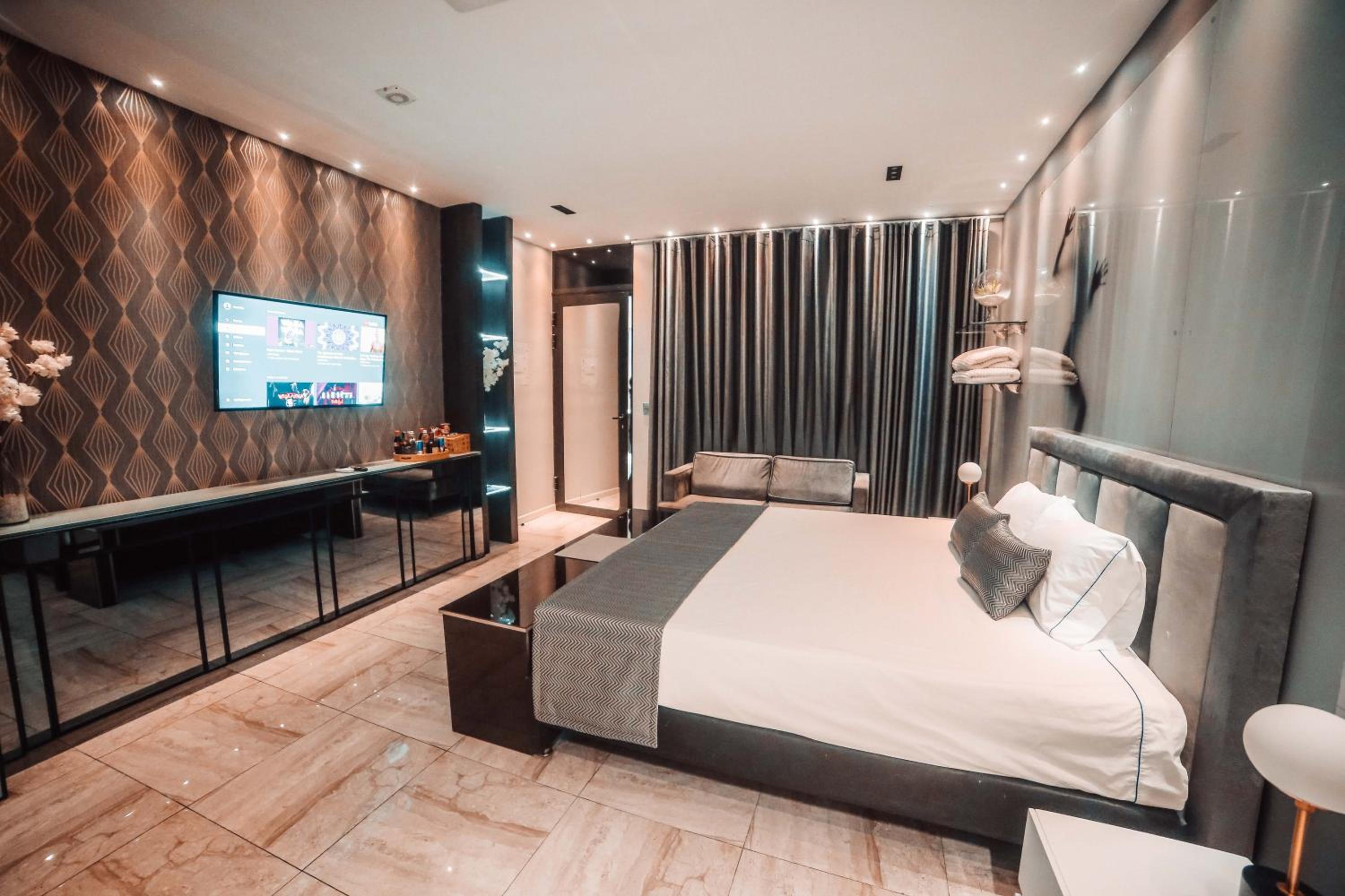1Million Luxury Suites
