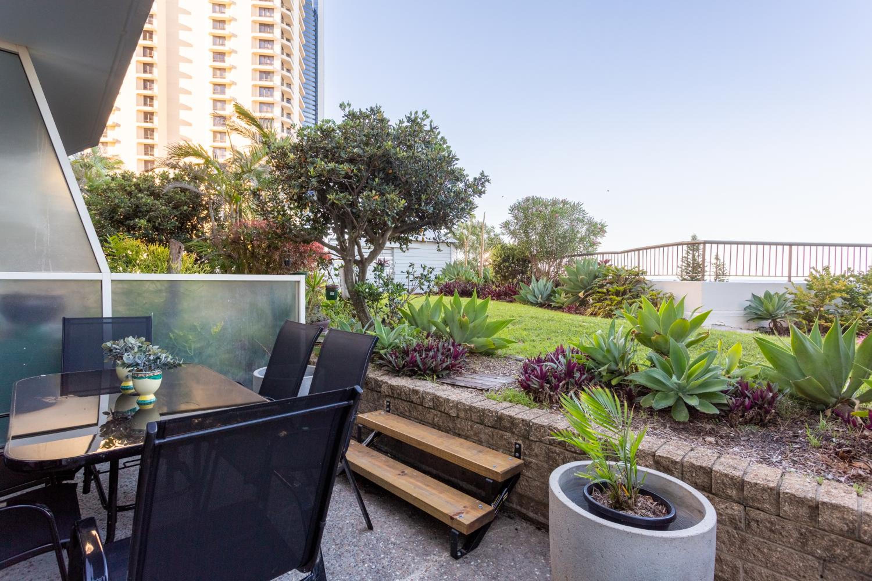 Oceanfront Family Apartment Pool & BBQ