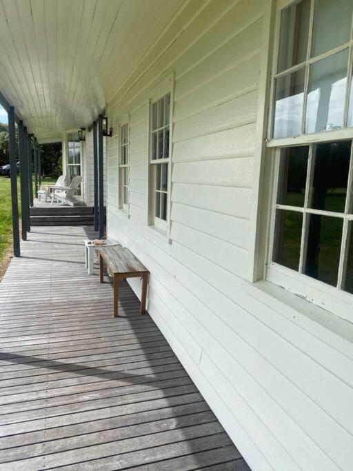 White Shell Cottage - Woodfire & Beachfront