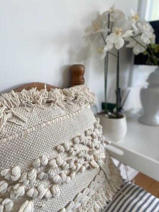 White Shell Cottage - Woodfire & Beachfront