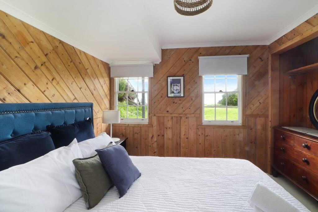 White Shell Cottage - Woodfire & Beachfront