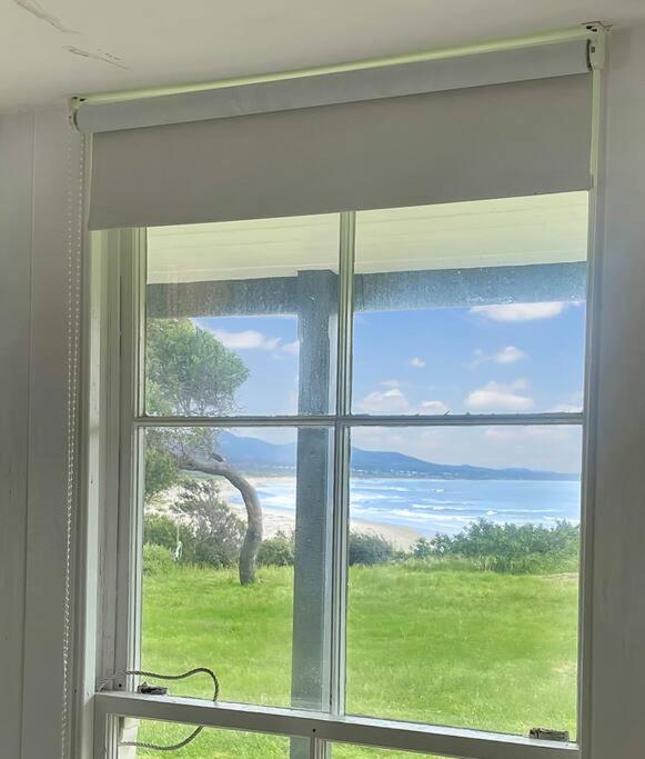 White Shell Cottage - Woodfire & Beachfront