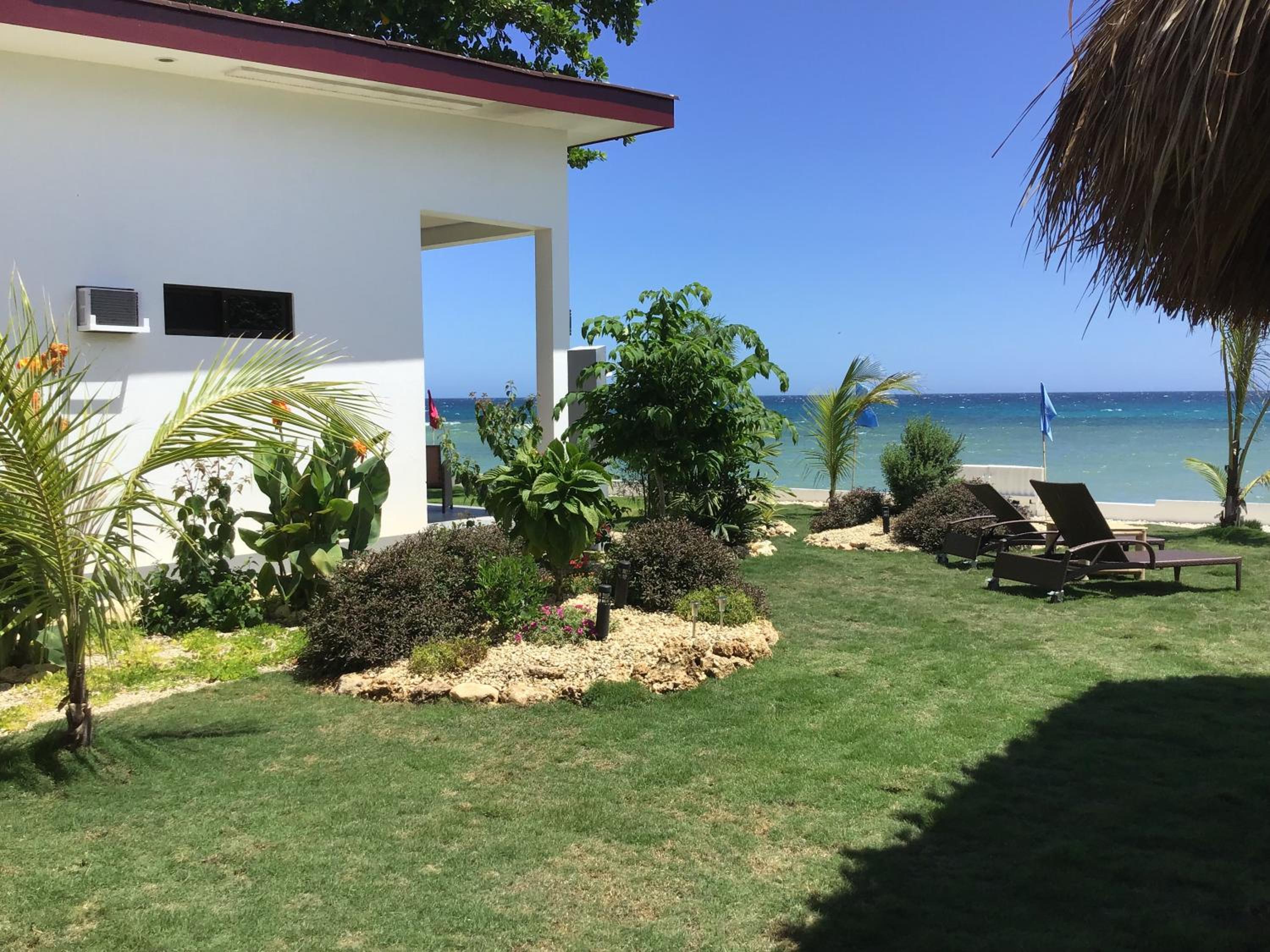 BambooBeachVilla2 AC NEW OCEANFRONT POOL sunsetview garden kitchen SATELLITE STARLINK WI-FI view 3